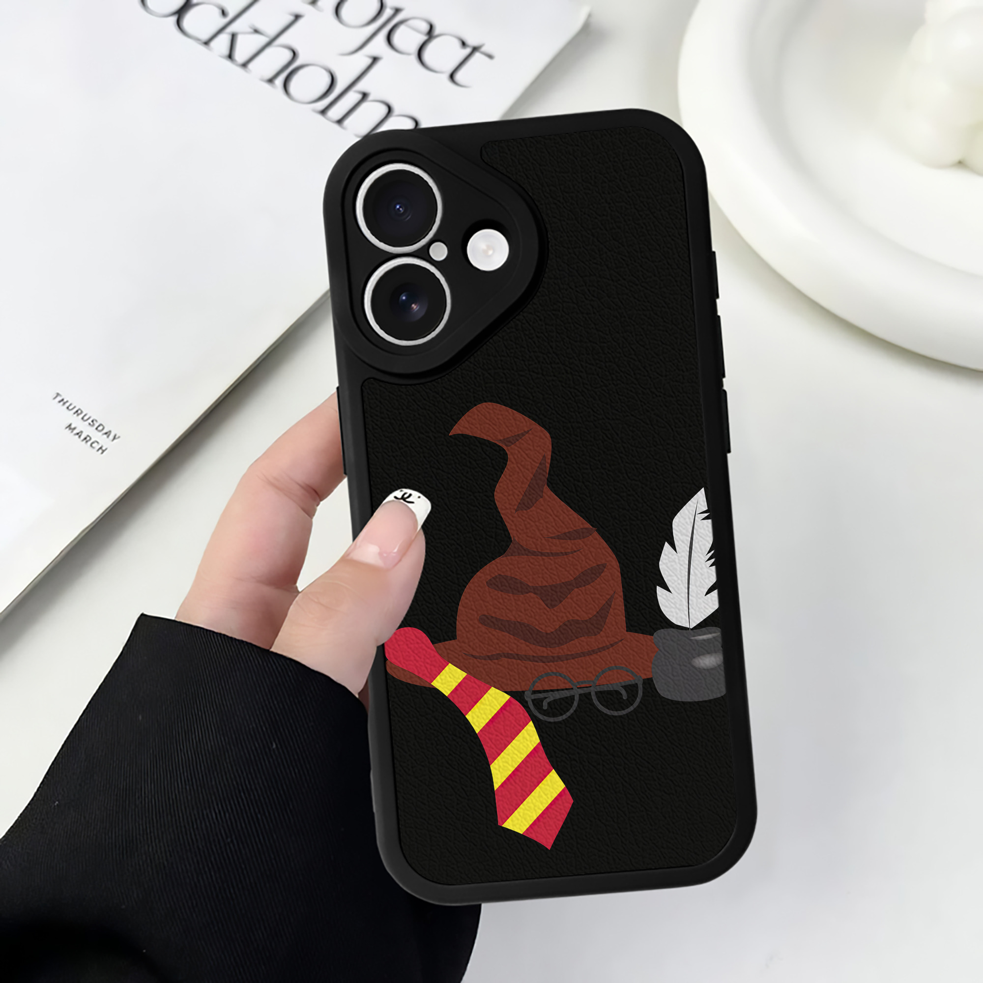 （画像用） Harry Potter ハリー・ポッターシリーズ 【iPhone 16シリーズ対応】シリコンスマホケース（レザー調） 材質：シリコン
